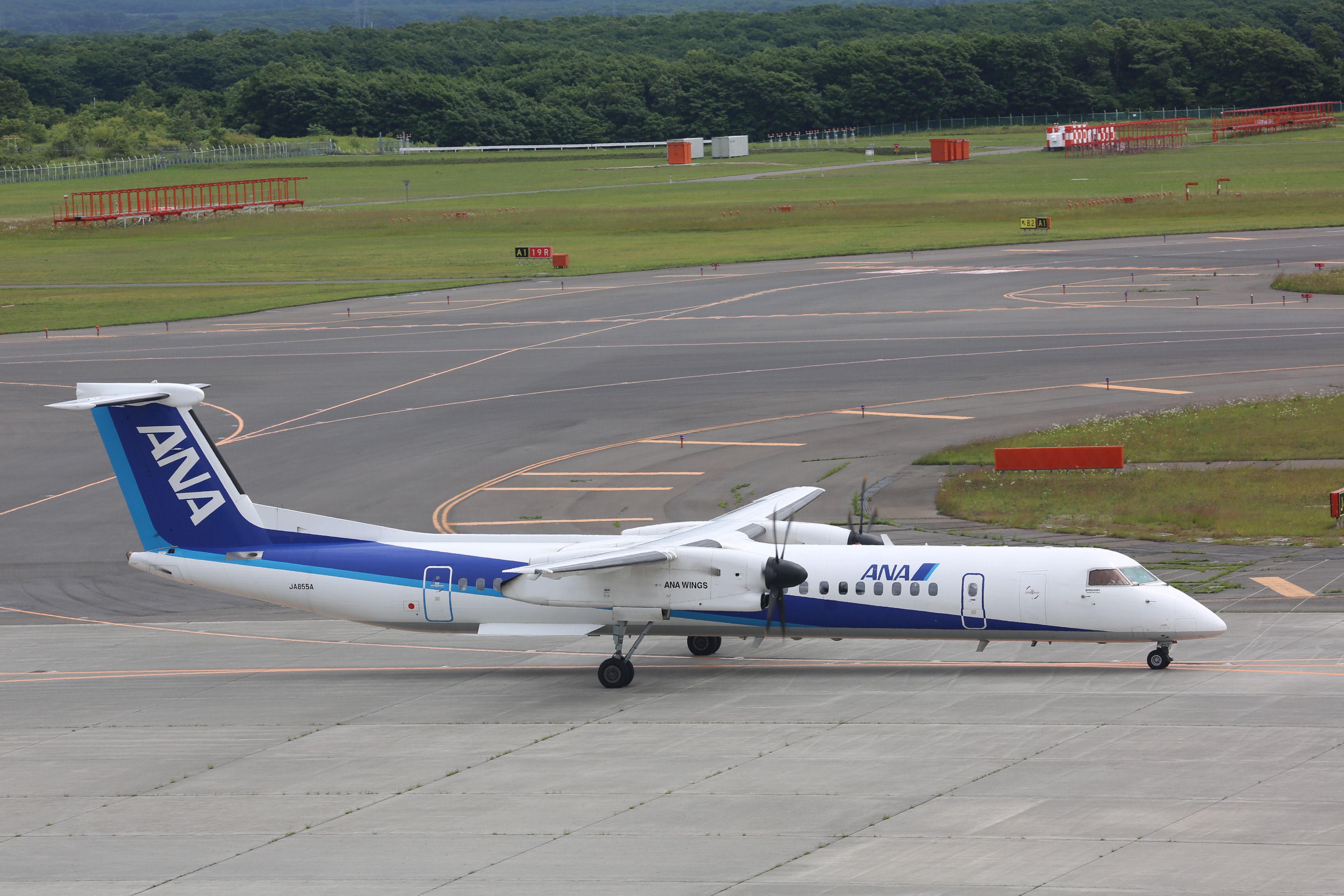 de Havilland Dash 8-400 (JA855A)
