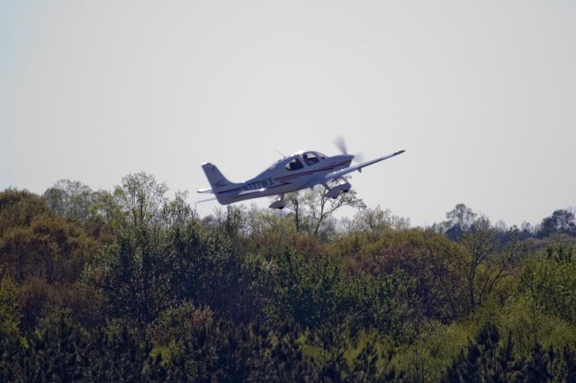 Cirrus SR-22 (N777WX)