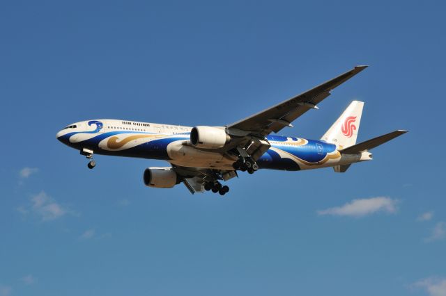 Boeing 777-200 (B-2059) - 2011/12/25