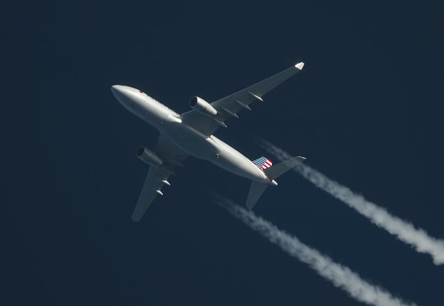 Airbus A330-200 (N280AY) - 27/12/2015 American Airlines Airbus A330 N280AY Passes overhead Lancashire, England UK at 34,000ft working route Frankfurt-Charlotte AA705.Pentax K-5.