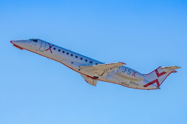 Embraer ERJ-135 (N261JX) - A JSX ERJ135 taking off from PHX on 2/10/23 during the Super Bowl rush. Taken with a Canon R7 and Canon EF 100-400 II L lens.