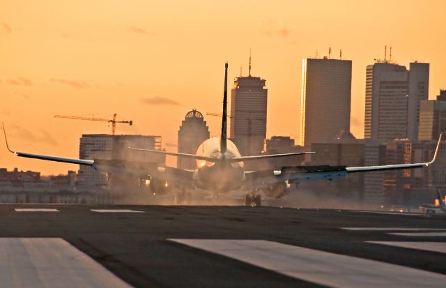 Boeing 737-900 (N537AS) - Boston sunset on Alaska landing RWY27