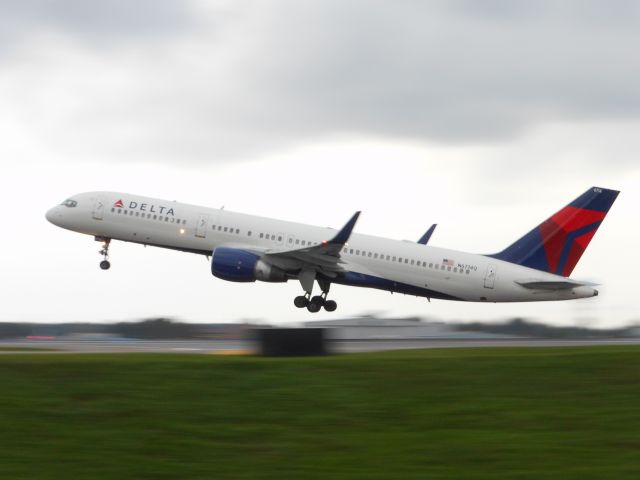 Boeing 757-200 (N6714Q)