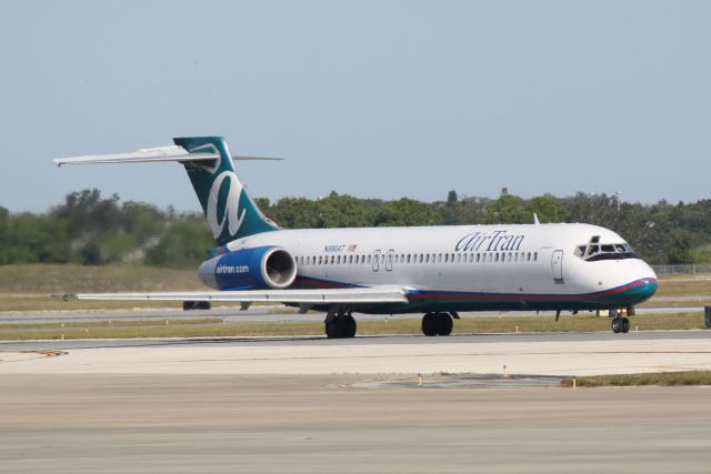 Boeing 717-200 (N990AT) - AirTran Flight 1219 taxis for departure at Sarasota-Bradenton International Airport