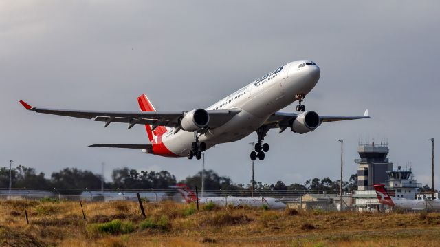 Airbus A330-300 (VH-QPF)