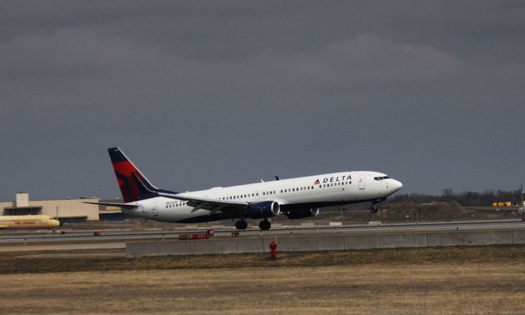 Boeing 737-900 (N835DN) - 032616 touching down on Rwy 12R