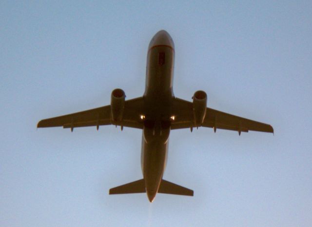 Airbus A320 (N475UA) - United's Friend Ship retro livery from below.