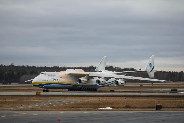 Antonov An-225 Mriya (UR-82060) - Taxiing to runway 33 at KBGR