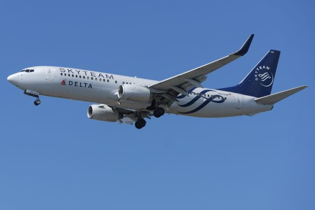 Boeing 737-800 (N3761R)