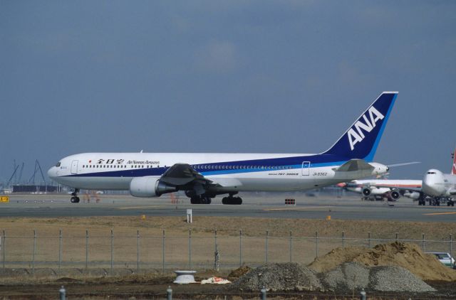 BOEING 767-300 (JA8362) - Departure at Narita Intl Airport Rwy34 on 1990/02/12