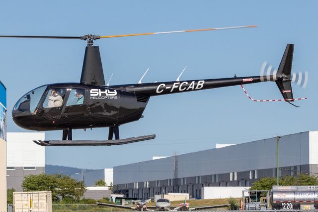 Robinson R-44 (C-FCAB)