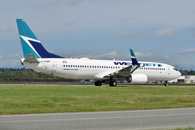 Boeing 737-800 (C-FDMB)