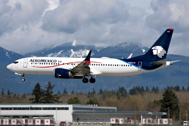 Boeing 737 MAX 8 (N105JS)