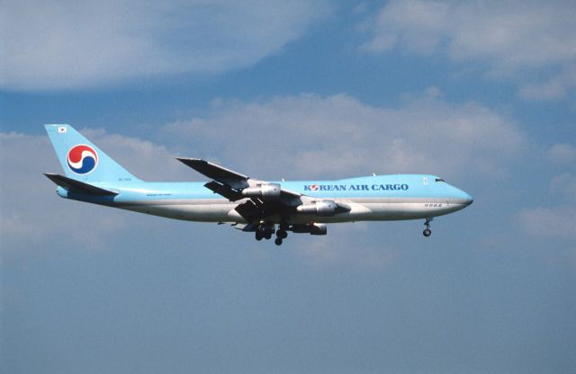 Boeing 747-200 (HL7459) - Final Approach to Narita Intl Airport Rwy16 on 1989/07/23