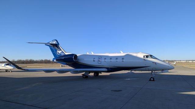 Canadair Challenger 350 (N732AS)