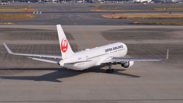 BOEING 767-300 (JA616J)