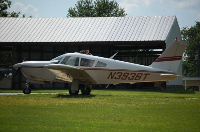 Piper Cherokee Arrow (N3936T)