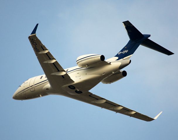 Bombardier Challenger 300 (VP-CPF)