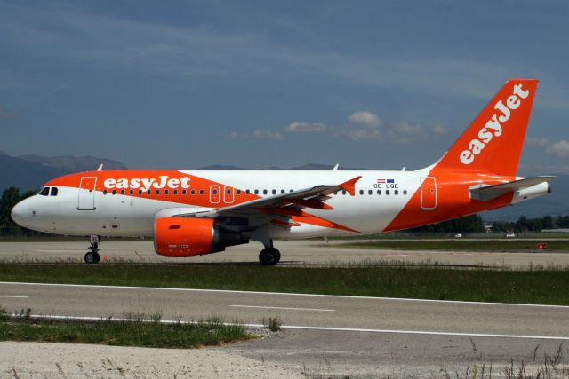 Airbus A319 (OE-LQE) - Lining up to depart rwy 04 on 23-May-19 operating flight EJU1445 to LPPT.