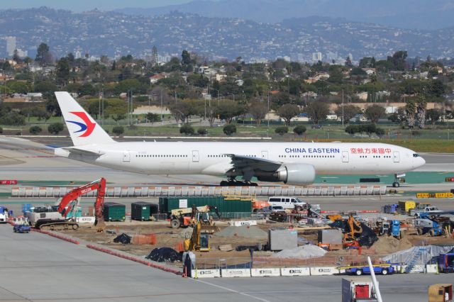 BOEING 777-300 (B-2023)