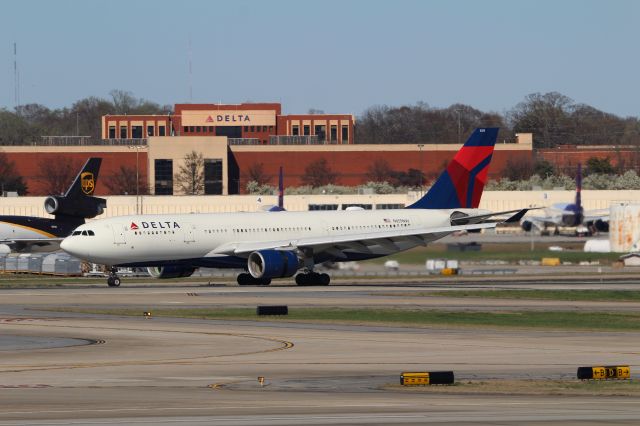 Airbus A330-200 (N859NW)