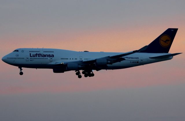 Boeing 747-400 (D-ABVW)