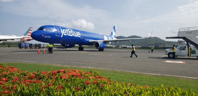 Airbus A321 (N957JB)