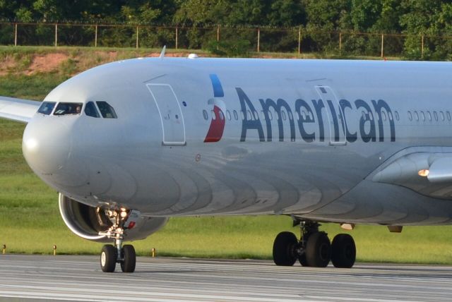 Airbus A330-300 (N270AY) - Runway 18C - 8/25/16