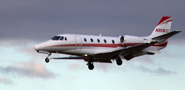 Cessna Citation Excel/XLS (N959CC) - On short final is this 2008 Cessna Citation 560XLS in the Winter of 2023. This makes the 3rd airport I've seen this aircraft.