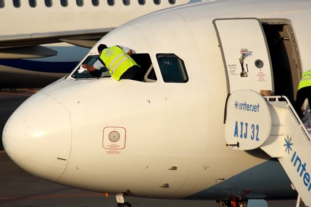 Airbus A320 (XA-ABC)