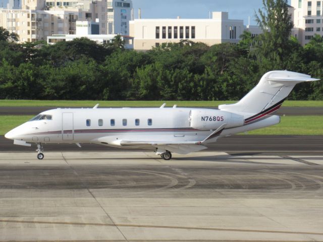 Bombardier Challenger 300 (N768QS)