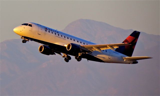 Embraer ERJ-145 (N630CZ) - a rel=nofollow href=http://flightaware.com/live/flight/N630CZ/history/20141029/0025Z/KLAX/KAUShttps://flightaware.com/live/flight/N630CZ/history/20141029/0025Z/KLAX/KAUS/a