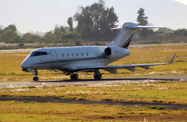 Bombardier Challenger 300 (XA-LLA)