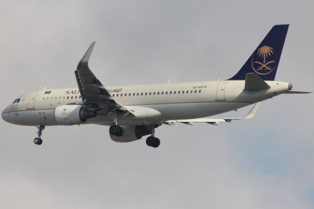 Airbus A320 (HZ-AS74)