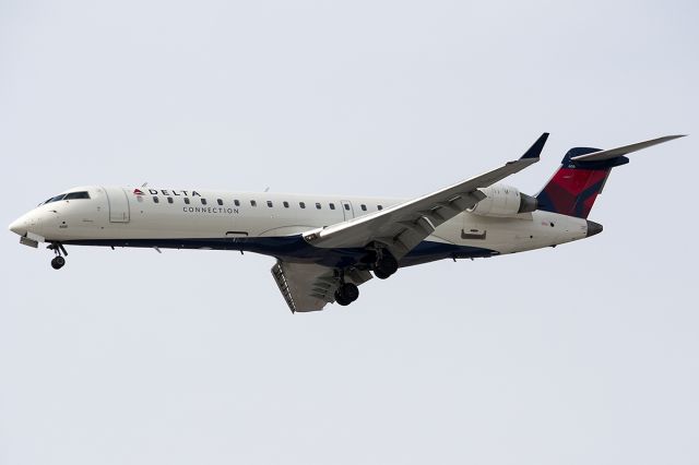 Canadair Regional Jet CRJ-700 (N608QX)