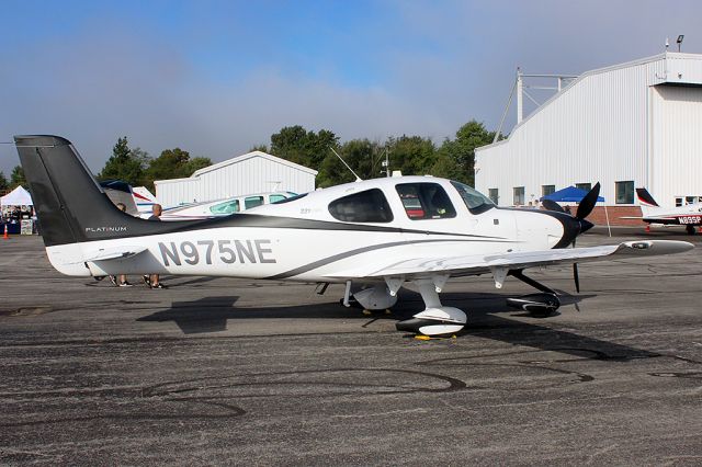 Cirrus SR-22 (N975NE)