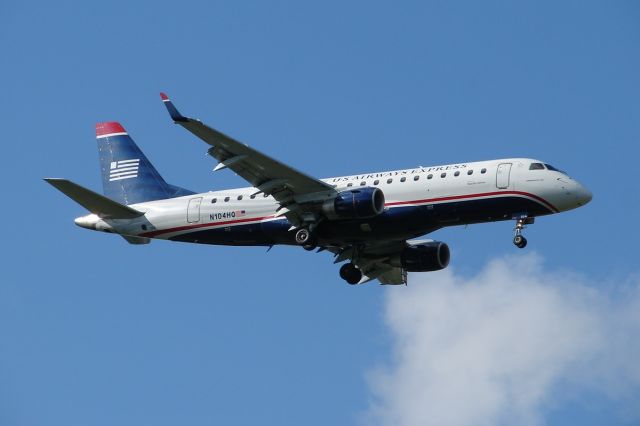 Embraer 170/175 (N104HQ)