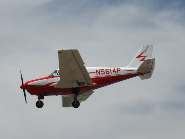 Piper PA-24 Comanche (N5614P) - LANDING ON RWY 24