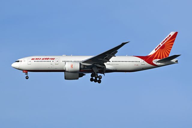 Boeing 777-200 (VT-AEH)