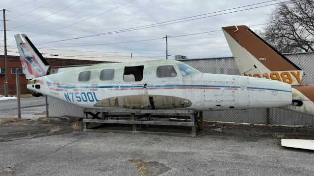 Piper Navajo (N7500L) - Experimental test bed. Anybody care to experiment?