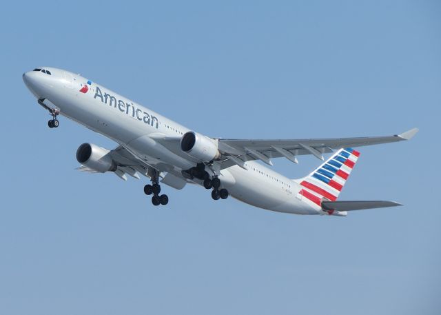Airbus A330-300 (N273AY)