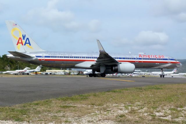 Boeing 757-200 (N690AA)