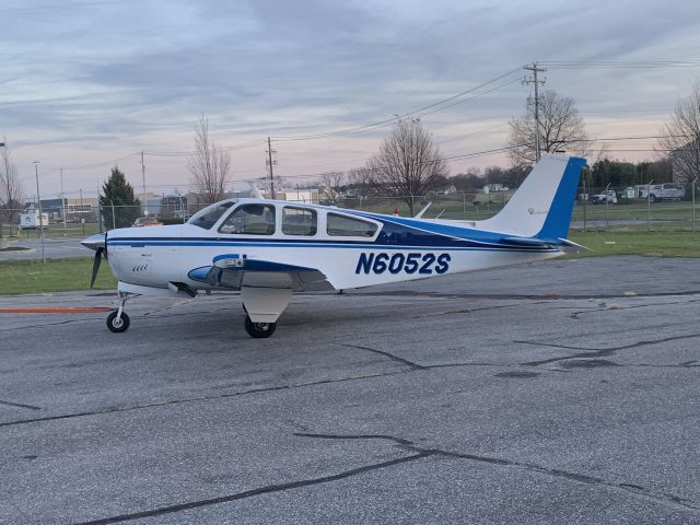 Beechcraft Bonanza (33) (N6052S)