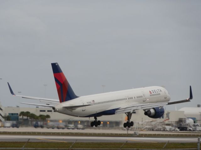 Boeing 757-200 (N551NW)