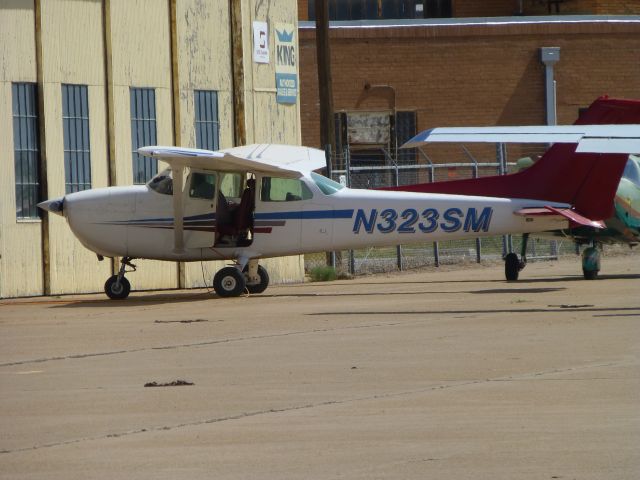 Cessna Skylane (N323SM)