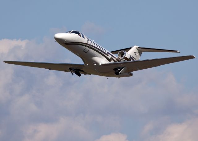 Cessna Citation CJ3 (N525EZ) - Eli Zabars beautiful CJ3 take off RW 26. The aircraft is managed by RELIANT AIR. RELIANT AIR offers the lowest fuel price on the Danbury (KDXR) airport.