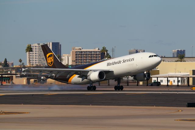 Airbus A300F4-600 (N129UP)