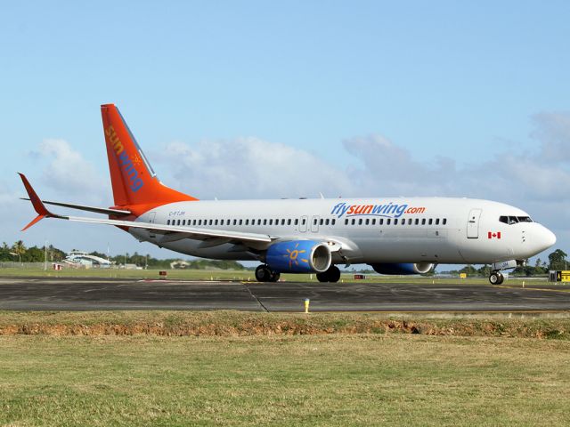 Boeing 737-800 (C-FTJH)