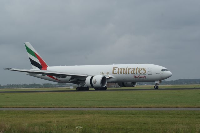 Boeing 777-200 (A6-EFN) - Emirates Cargo B777-F1H cn42232