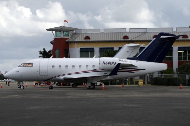 Canadair Challenger (N541PJ) - Parked on the Banyan Aviation ramp on 28-Nov-17 having carried out an airtest eleven days earlier.